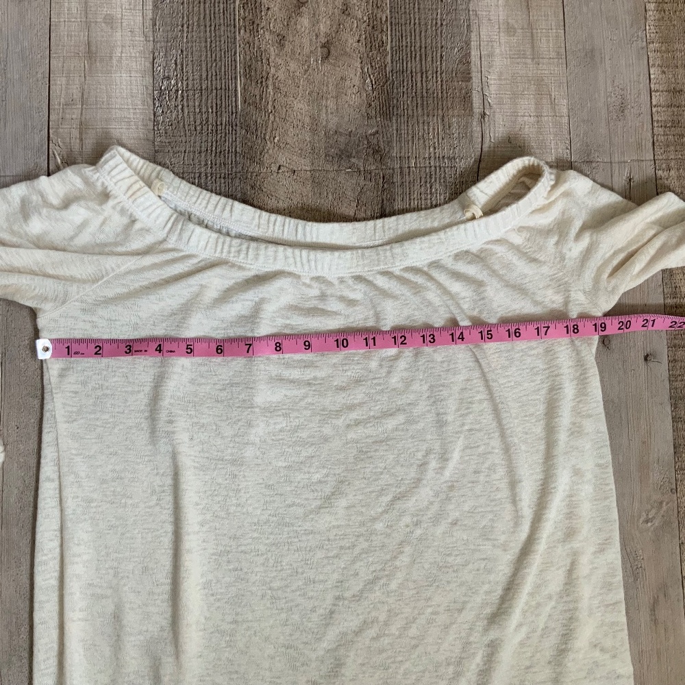 Velvet by Graham & Spencer Ivory Jersey Off Shoulder Top SZ S - Picture 10 of 11